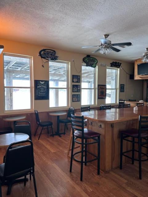 White Sands Inn, Marina, Bar & Grill ポートイザベル エクステリア 写真