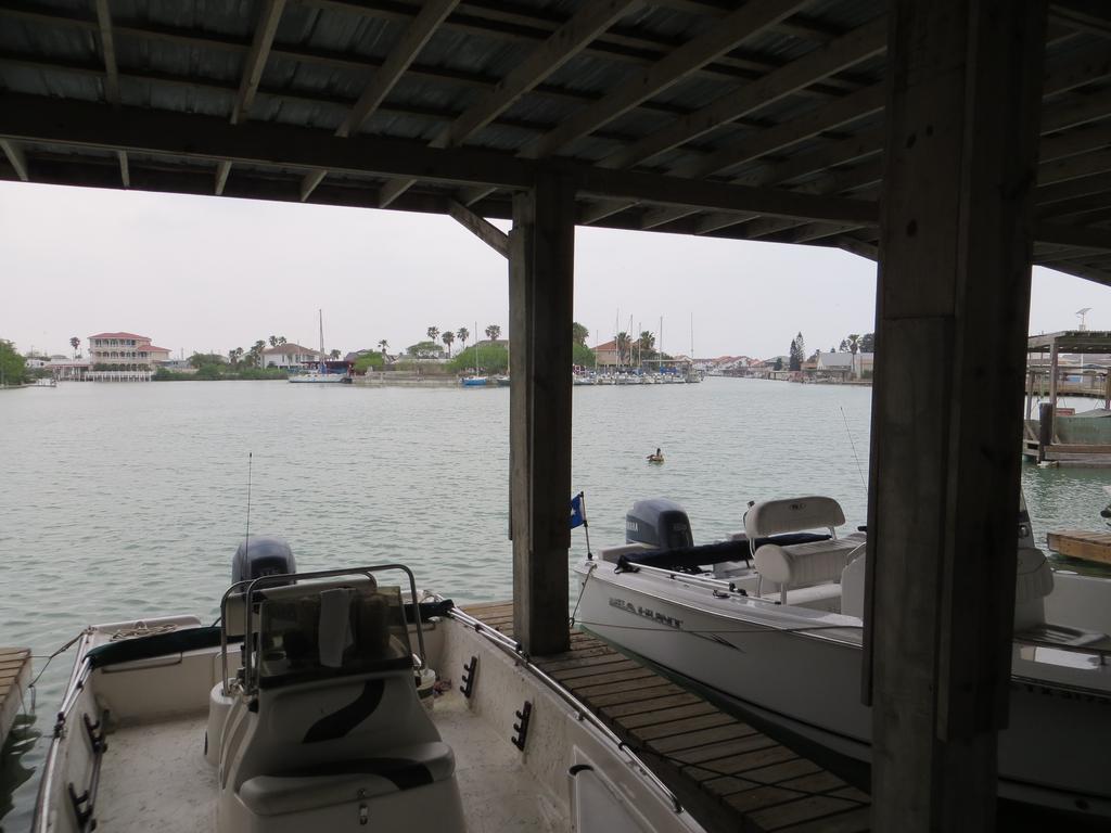 White Sands Inn, Marina, Bar & Grill ポートイザベル エクステリア 写真