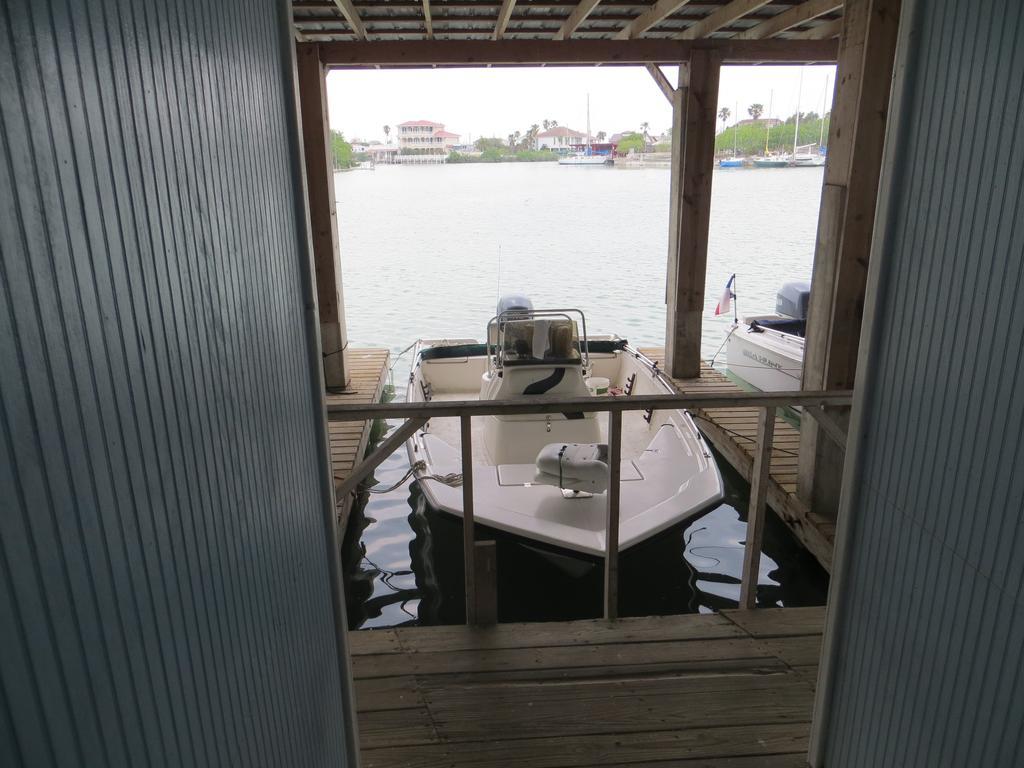 White Sands Inn, Marina, Bar & Grill ポートイザベル エクステリア 写真