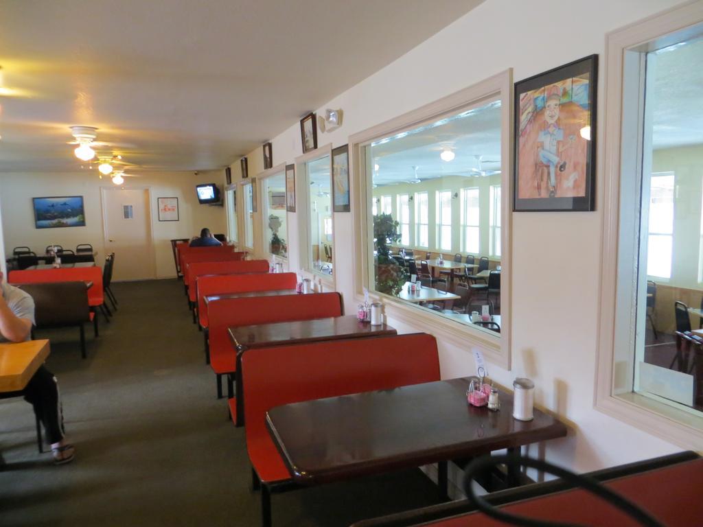 White Sands Inn, Marina, Bar & Grill ポートイザベル エクステリア 写真